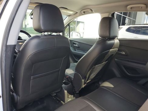 Used 2018 Chevrolet Trax LT w/ LT Convenience Package image 12