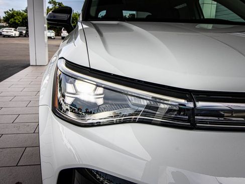 New 2026 Volkswagen Taos SE image 7