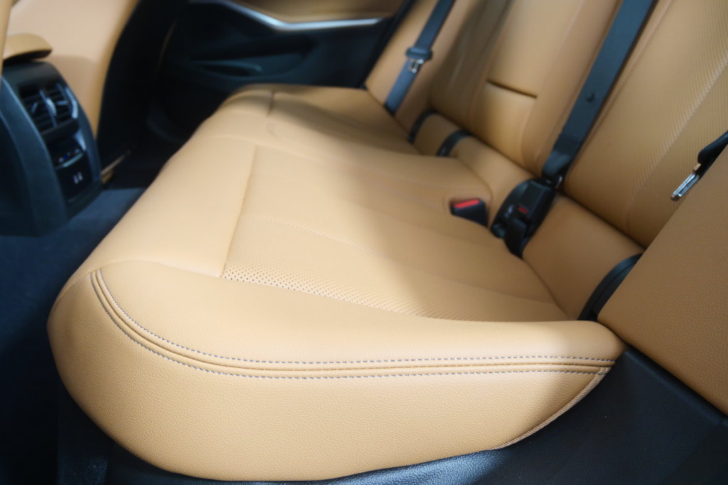Used 2025 BMW 330i Sedan RWD image 14