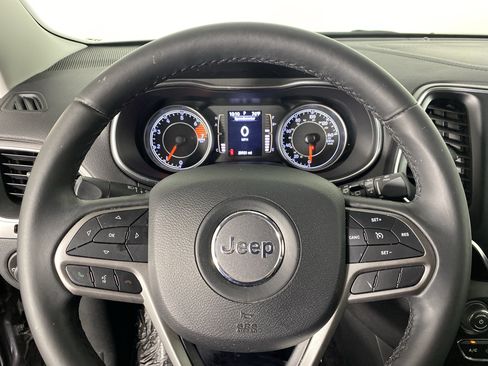 Used 2019 Jeep Cherokee Latitude Plus FWD image 19