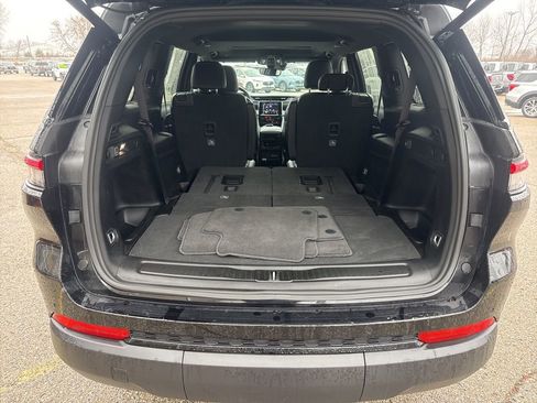 Used 2024 Jeep Grand Cherokee L Altitude image 23