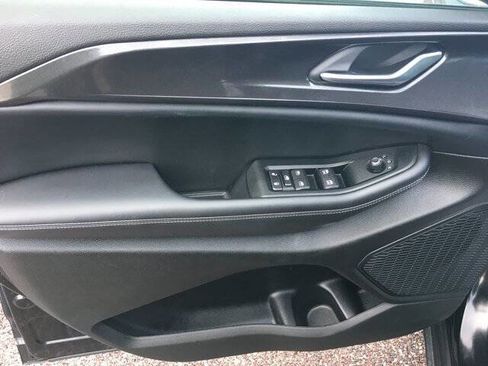 Used 2023 Jeep Grand Cherokee Altitude image 13