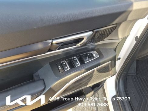 Certified 2025 Kia Telluride LX FWD image 18