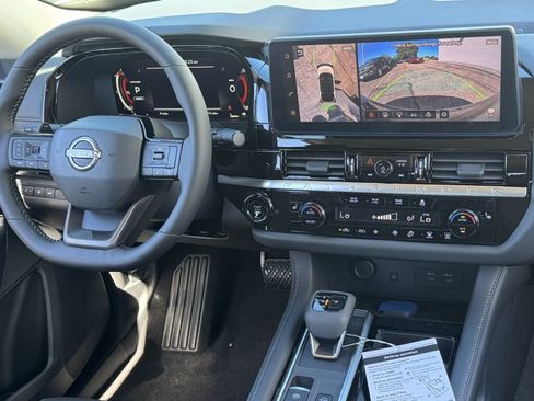 New 2026 Nissan Pathfinder SL AWD/4WD image 16