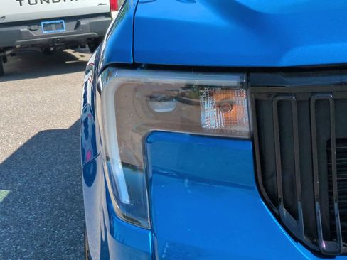 Used 2025 Ford Maverick Lobo AWD/4WD image 10