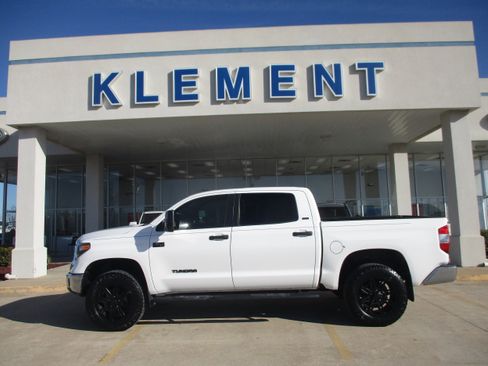 Used 2018 Toyota Tundra SR5 w/ SR5 Upgrade Package image 1