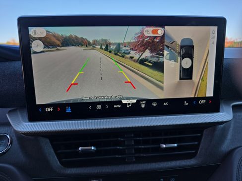 Used 2025 Ford Explorer Platinum w/ Ultimate Package image 23