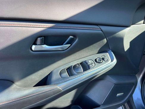 Certified 2025 Nissan Sentra SR w/ SR Premium Package image 17