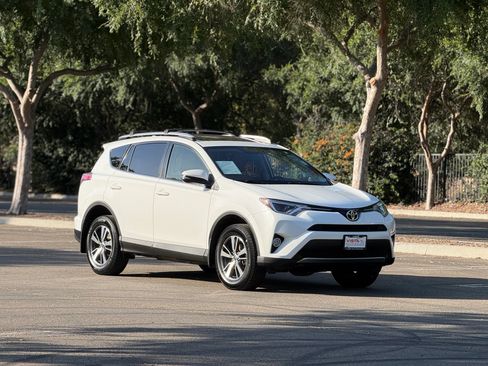 Used 2016 Toyota RAV4 XLE FWD image 7
