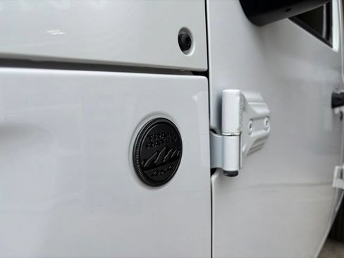 Used 2022 Jeep Wrangler Unlimited Sport AWD/4WD image 8
