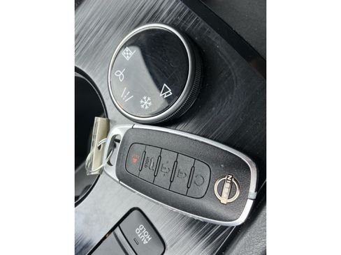 Used 2024 Nissan Rogue SV AWD/4WD image 24