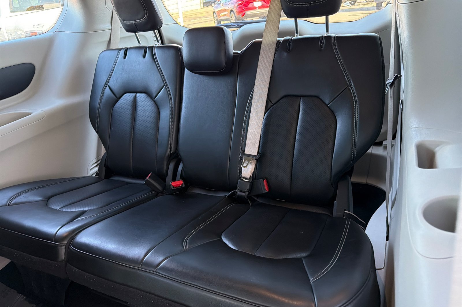 Used 2023 Chrysler Pacifica Touring-L FWD image 12