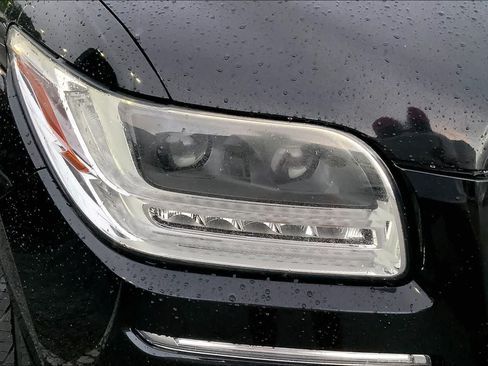 Used 2018 Lincoln Navigator Select w/ Technology Package RWD image 26