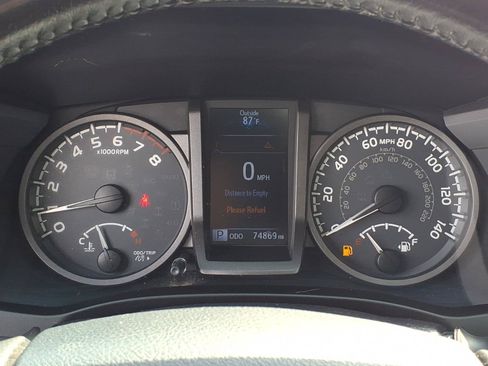 Used 2018 Toyota Tacoma TRD Sport AWD/4WD image 32