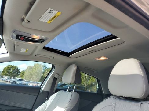 Used 2022 Hyundai Elantra Limited w/ Cargo Package image 27