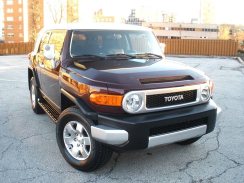Used 2007 Toyota FJ Cruiser Base 4dr SUV 4WD (4L V6 6M) image 4
