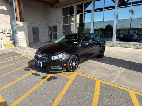 Used 2013 Chevrolet Cruze LT FWD image 1