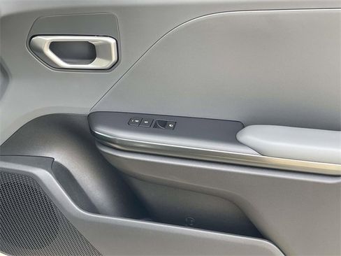 New 2025 Kia K4 LXS image 12