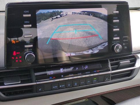 Used 2022 Toyota Sienna XLE w/ XLE Plus Package FWD image 14