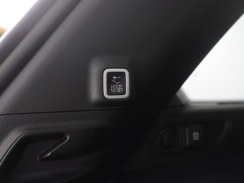 Used 2022 Jeep Grand Cherokee Overland w/ Advanced Protech Group III image 12