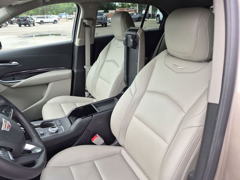Certified 2023 Cadillac XT4 Luxury w/ Cold Weather Package FWD image 19