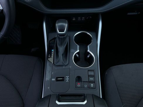 Used 2025 Toyota Highlander LE image 16