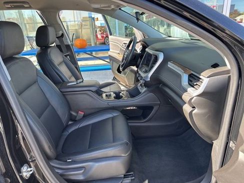 Used 2023 GMC Acadia SLE w/ Driver Convenience Package image 12