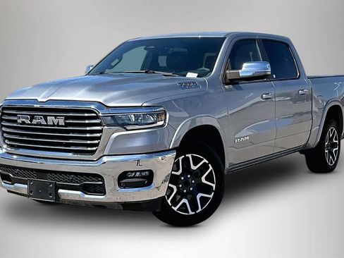 Used 2025 RAM 1500 Laramie AWD/4WD image 3