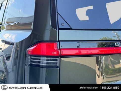 Used 2025 Lexus GX 550 w/ Accessory Package (2T) AWD/4WD image 11