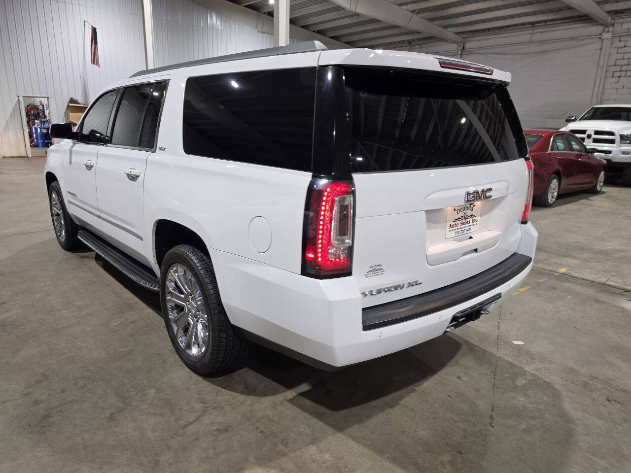 Used 2018 GMC Yukon XL SLT w/ Premium Edition AWD/4WD image 9