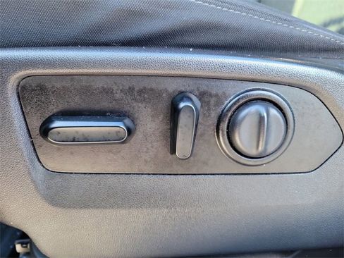 Used 2021 Chevrolet Silverado 1500 LT image 21