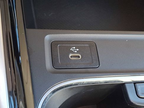 Used 2025 Mercedes-Benz GLB 250 4MATIC image 21