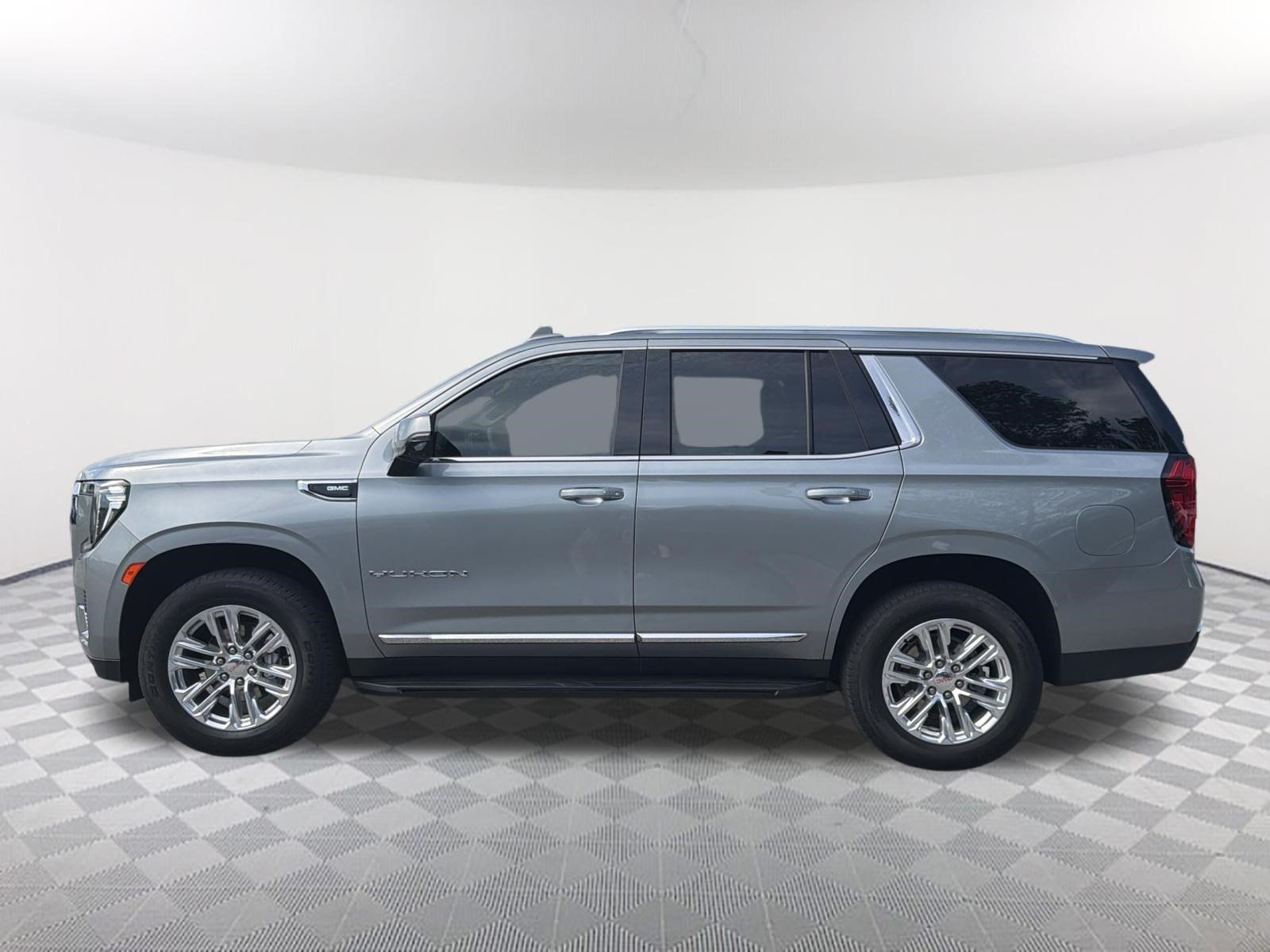 Used 2024 GMC Yukon SLT w/ SLT Luxury Package AWD/4WD image 14