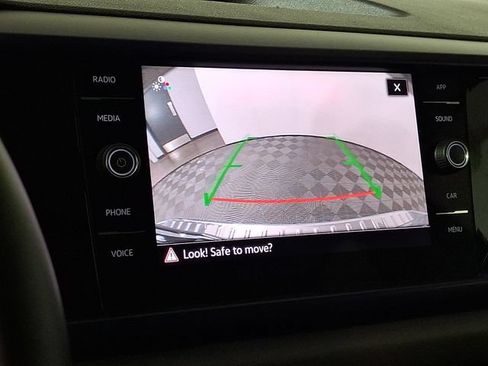 Used 2023 Volkswagen Taos SE w/ Panoramic Sunroof Package AWD/4WD image 4