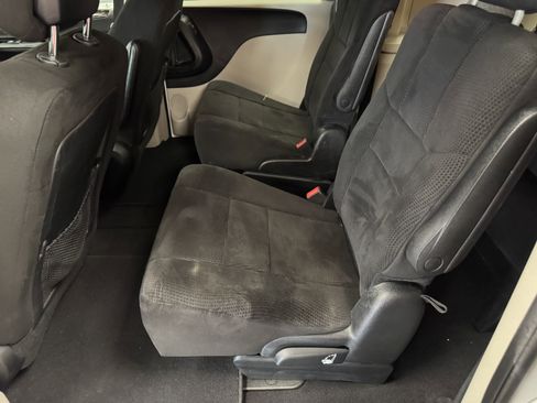 Used 2014 Dodge Grand Caravan SXT FWD image 15