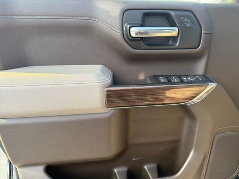 Used 2022 Chevrolet Silverado 1500 LT image 12