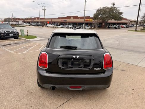 Used 2017 MINI Cooper 4-Door Hardtop image 4
