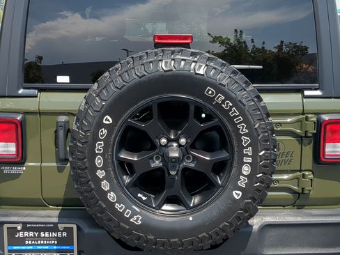 Used 2022 Jeep Wrangler Sport AWD/4WD image 13