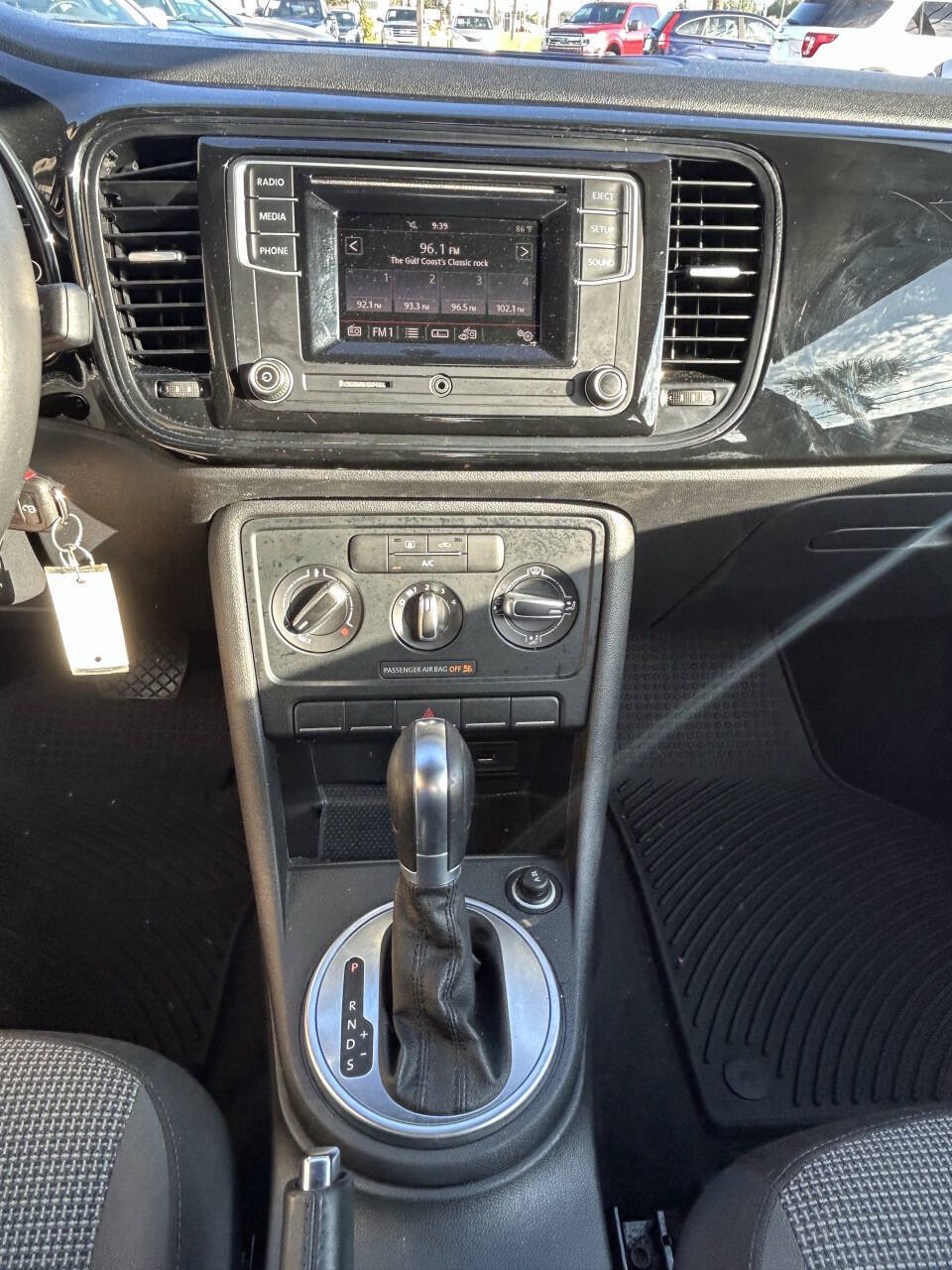 Used 2019 Volkswagen Beetle 2.0T S FWD image 10
