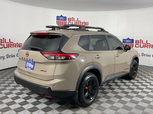 Used 2025 Nissan Rogue SV image 3
