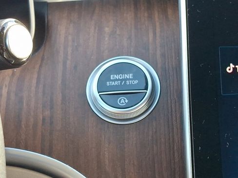 Certified 2023 Mercedes-Benz C 300 4MATIC Sedan image 23