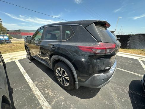 Used 2023 Nissan Rogue SV FWD image 3