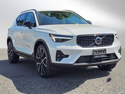 New 2025 Volvo XC40 B5 Ultra w/ Protection Package Premier