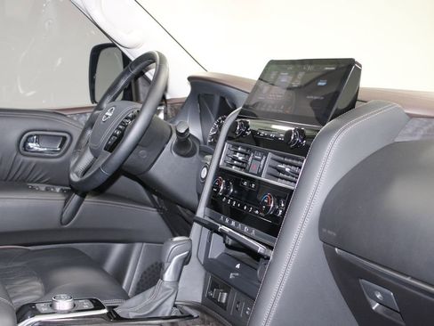 Used 2024 Nissan Armada Platinum w/ Captain's Chairs Package image 31