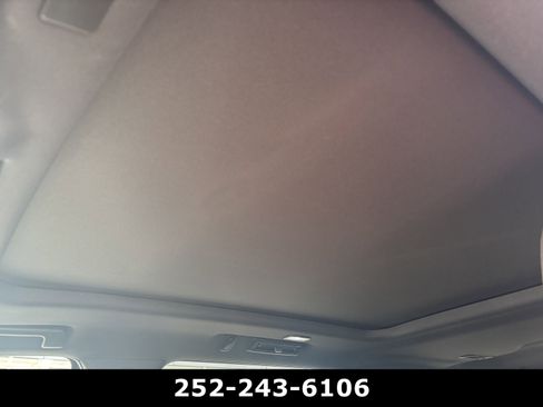 Used 2025 Chevrolet Suburban High Country image 11