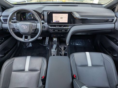Used 2025 Toyota Camry SE w/ Convenience Package FWD image 23