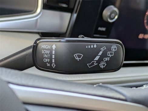 Certified 2025 Volkswagen Taos SE w/ Black Wheel Package image 38