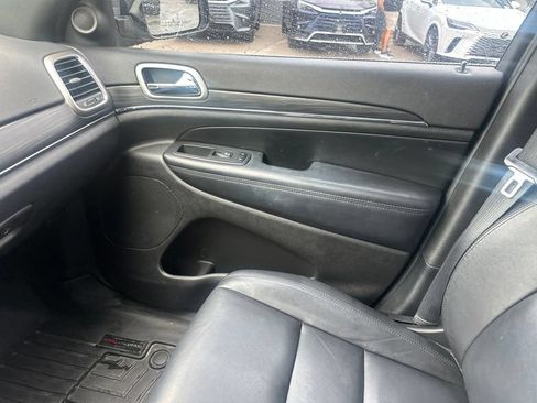Used 2019 Jeep Grand Cherokee Limited w/ Trailer Tow Group IV AWD/4WD image 9