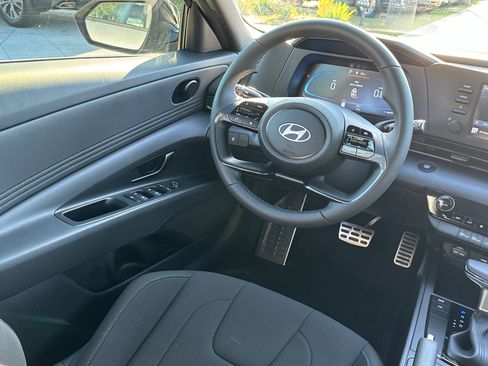 Certified 2025 Hyundai Elantra Sport image 24