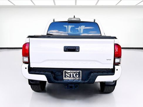 Used 2018 Toyota Tacoma TRD Off-Road w/ Technology Package image 5